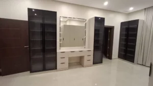 كبتات تفصيل مقابل كبتات جاهزة – أيهما أفضل؟